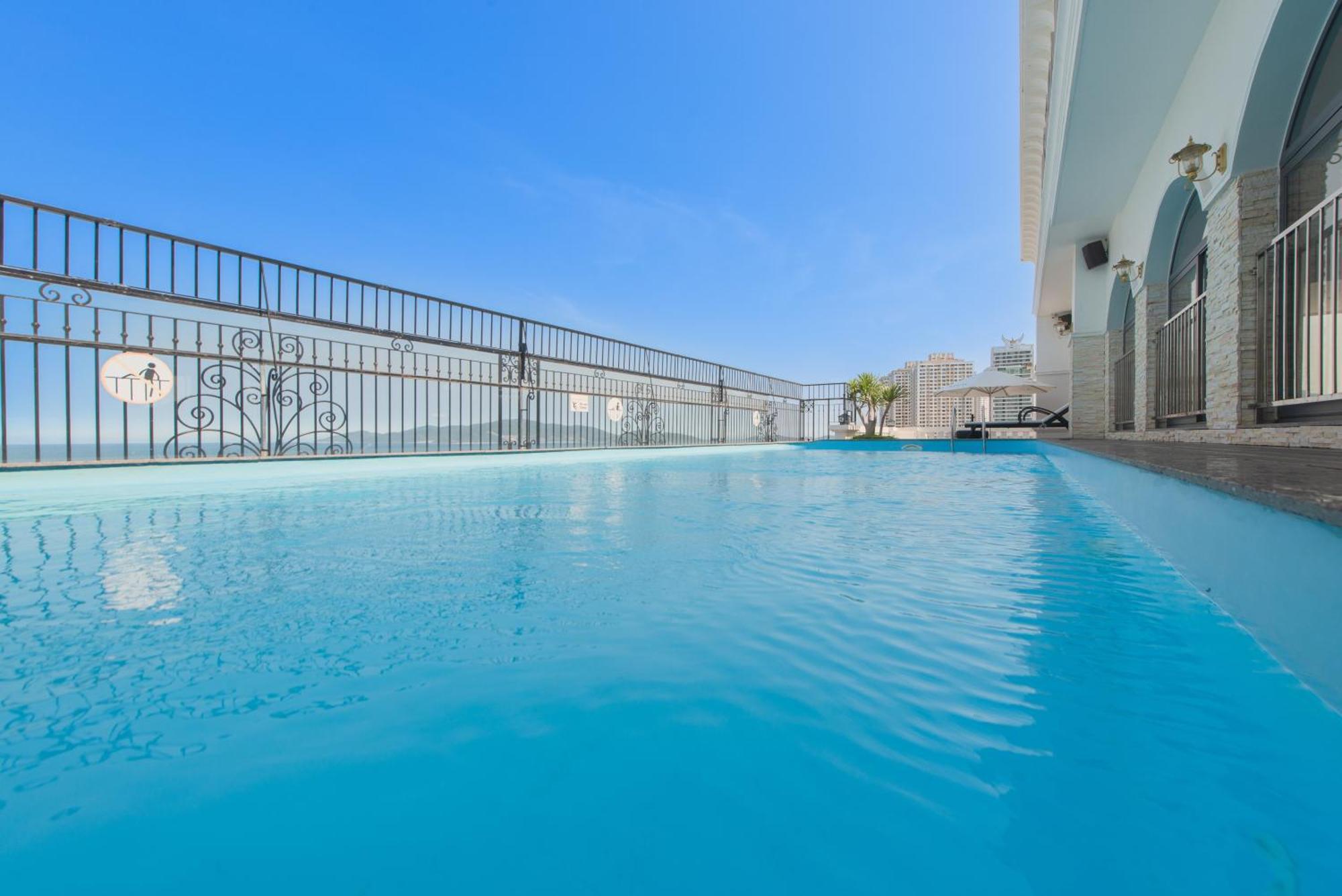 Daphovina Hotel На Транг Екстериор снимка