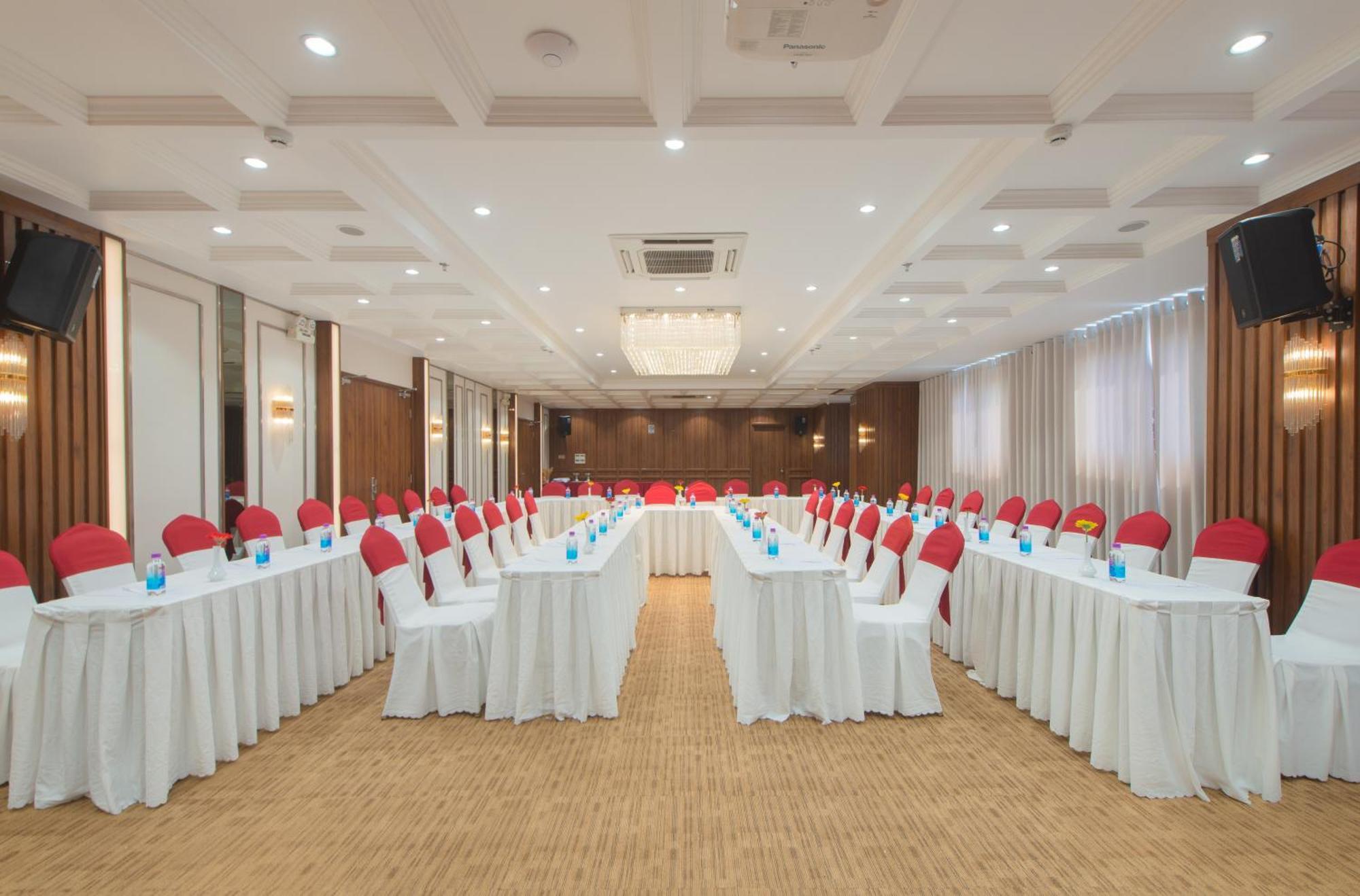 Daphovina Hotel На Транг Екстериор снимка