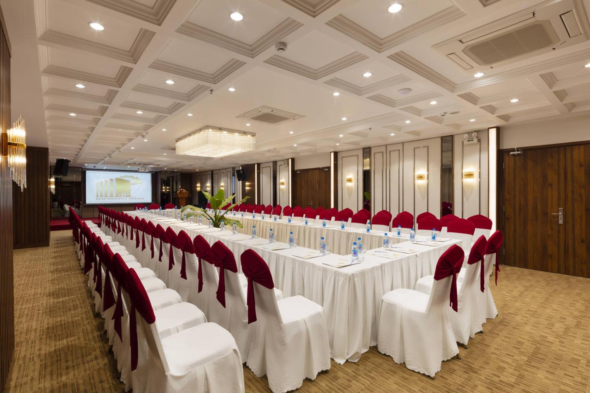 Daphovina Hotel На Транг Екстериор снимка