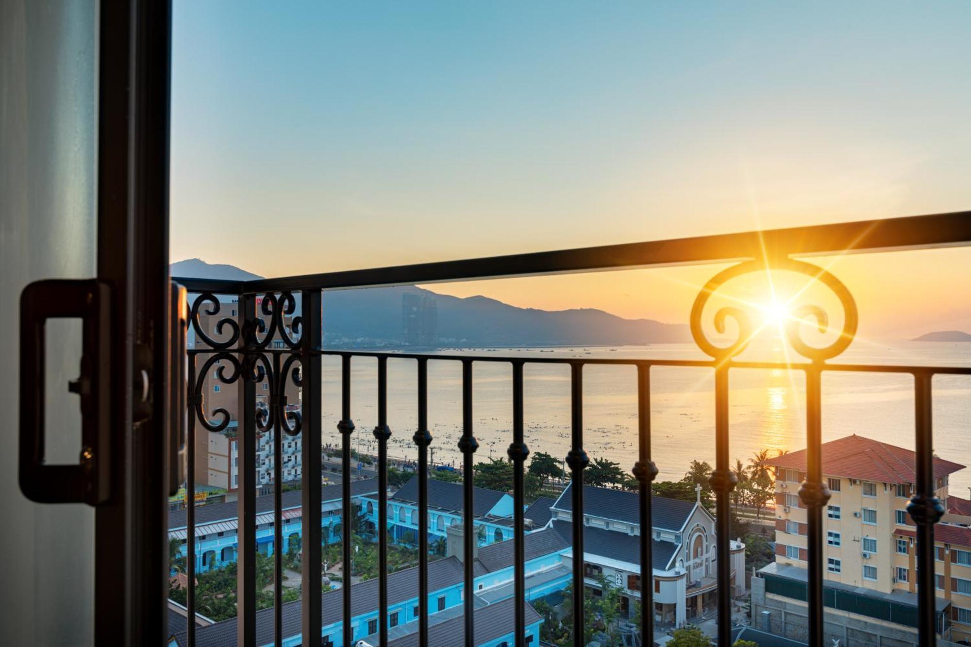 Daphovina Hotel На Транг Екстериор снимка
